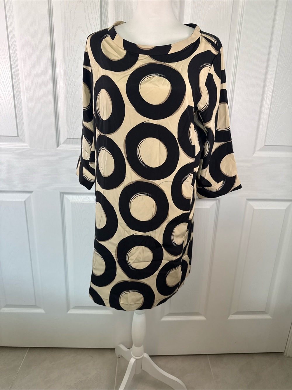 Alfani 100% Silk Geometric
Print Dress Women's Size 8 Tan
Black Boat Neck